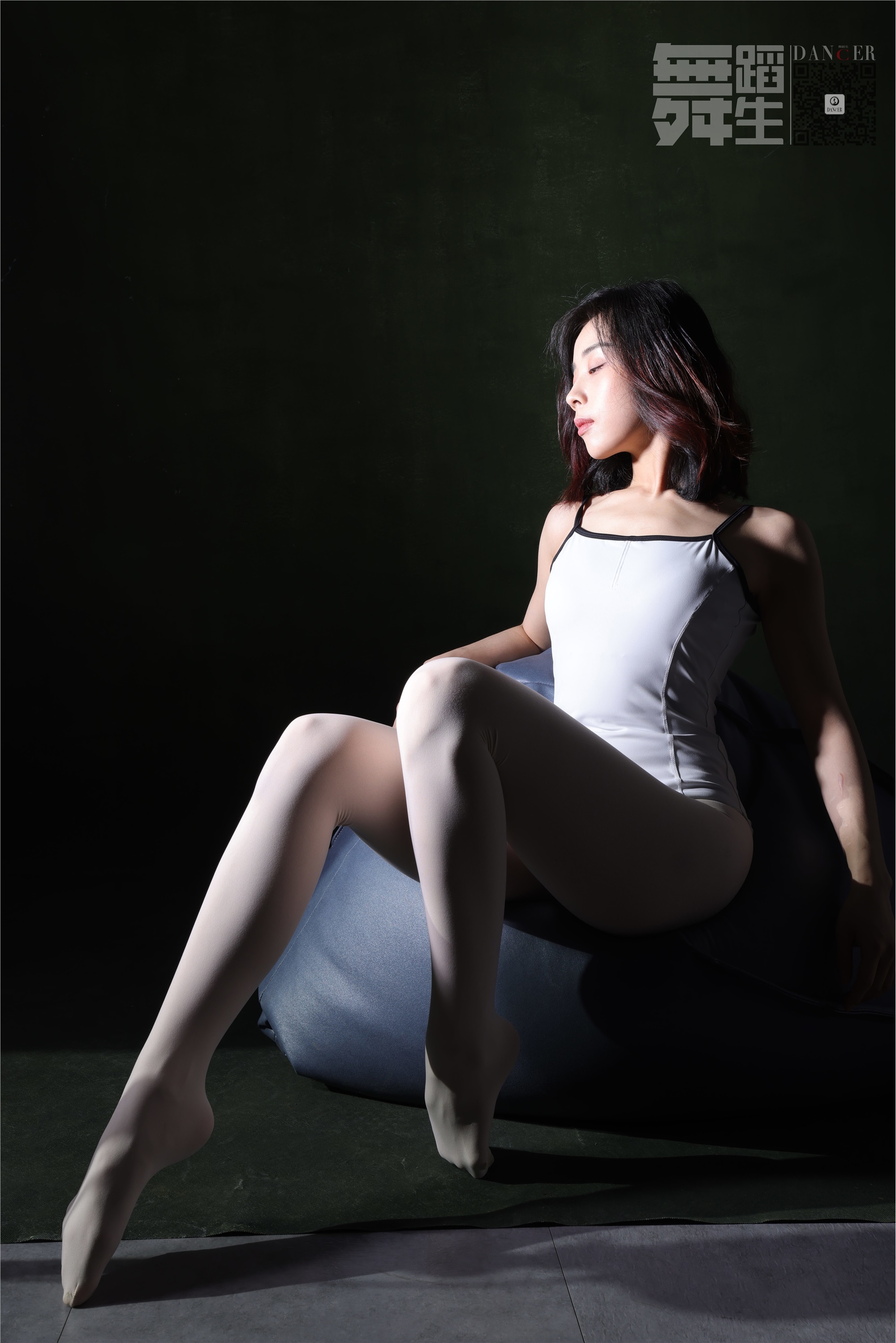 GALLI嘉丽 舞蹈生日记 105 - 黑与白 佚名